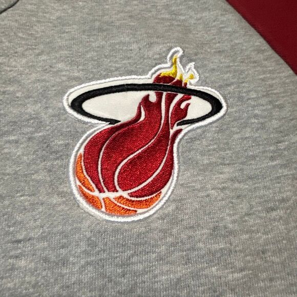 Mitchell & Ness Miami Heat medium crewneck sweatshirt - Picture 2 of 9